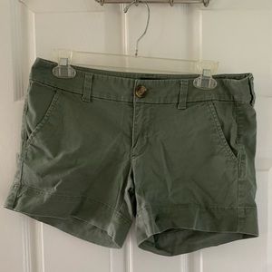 AEO green size 6 midi short